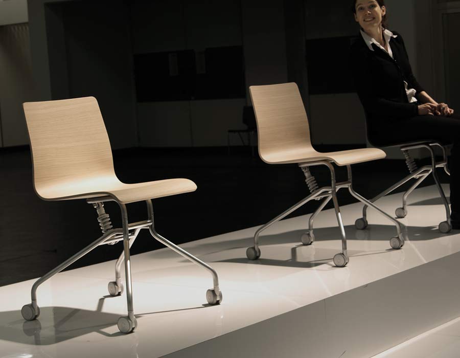 Lapalma light office chair Gira exhibition