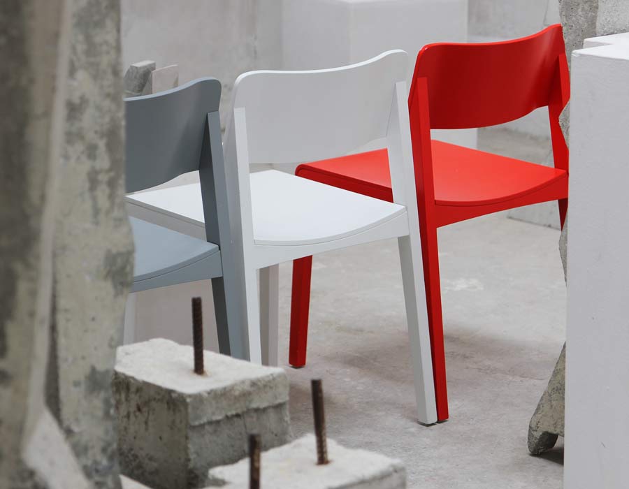 Thonet chair 330 - 3 chairs: grey, white and red